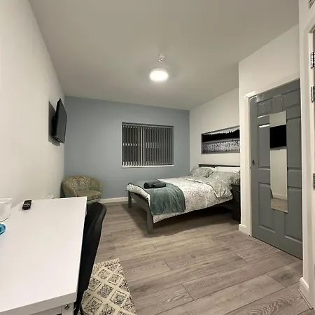 Prime Retreats - Flynn House Hostel Birmingham
