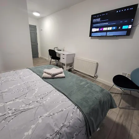 Prime Retreats - Flynn House Hostel *