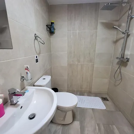 Prime Retreats - Flynn House Hostel *