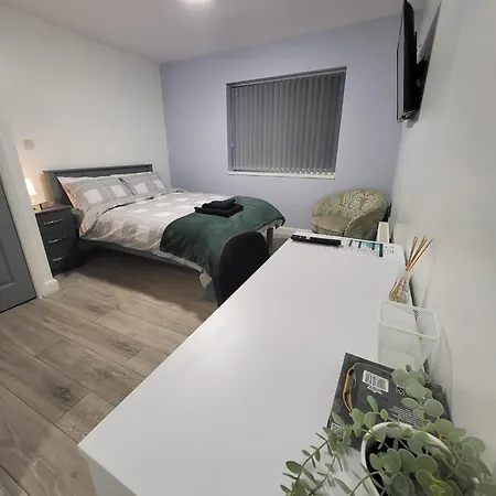 Prime Retreats - Flynn House Hostel *