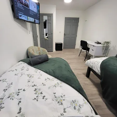 Prime Retreats - Flynn House Hostel