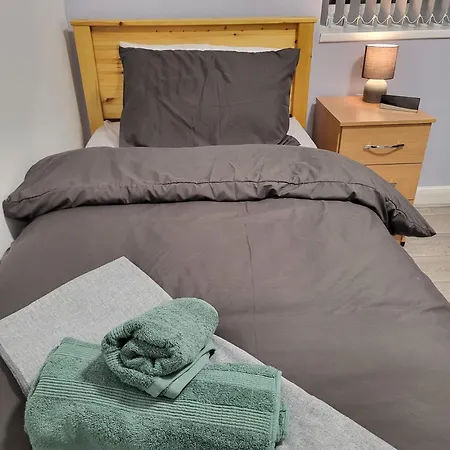 Prime Retreats - Flynn House Hostel *